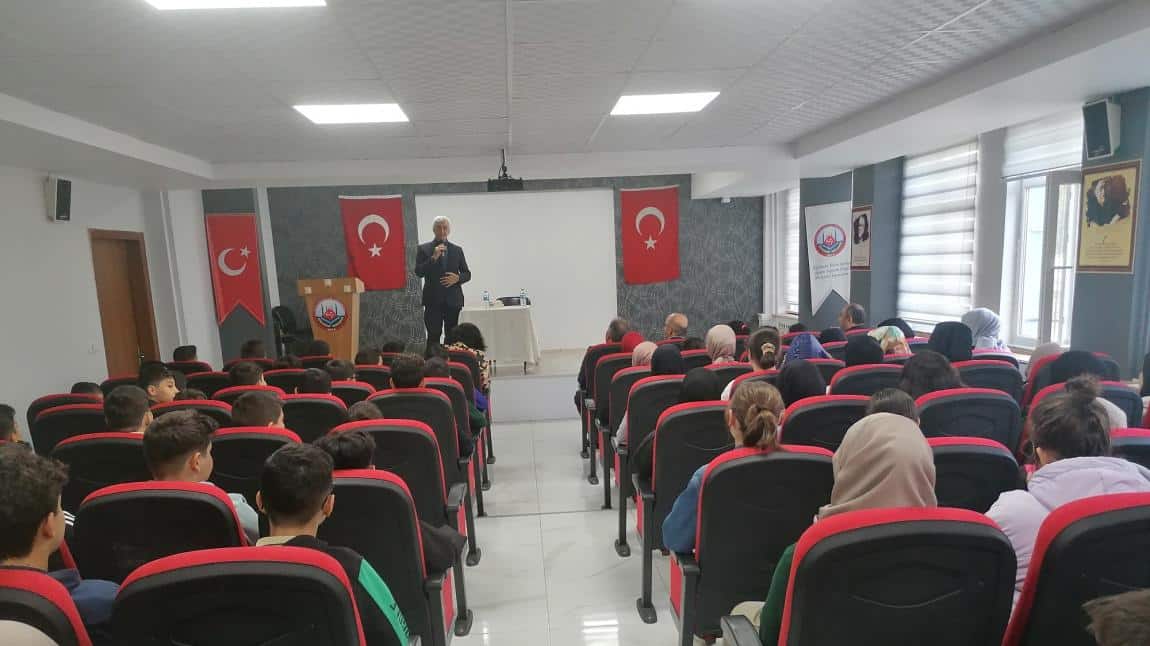 İmam-Hatip okulları dünü bugünü ve kuruluş yılı etkinlikleri çerçevesinde Eğitimci yazar Abdullah YILDIZ Öğrencilerimize konferans verdi.