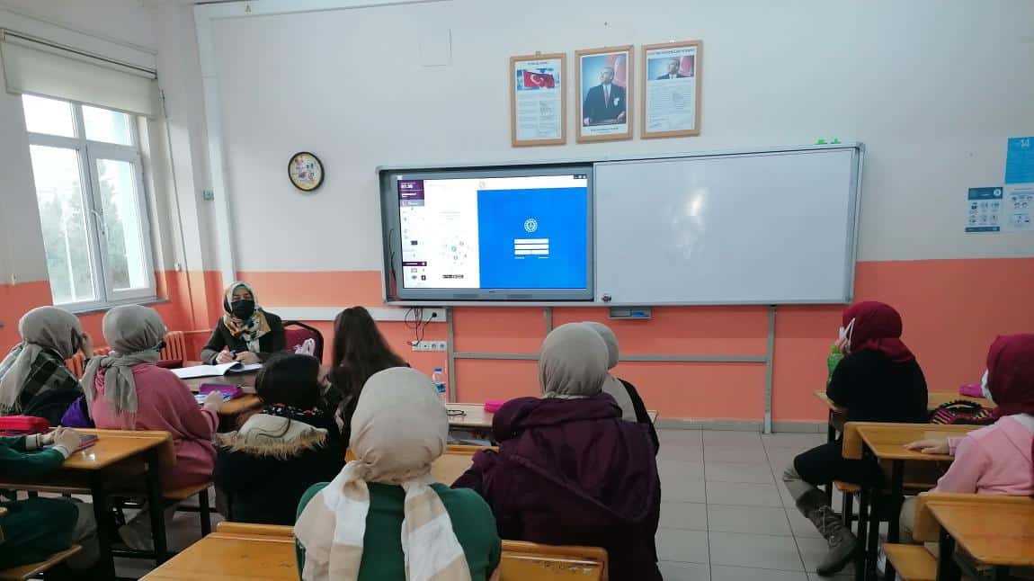 Öğretmen ve Öğrencilerimiz Mebbis ve e-Okul uygulamaları hakkında bilgilendirildi.