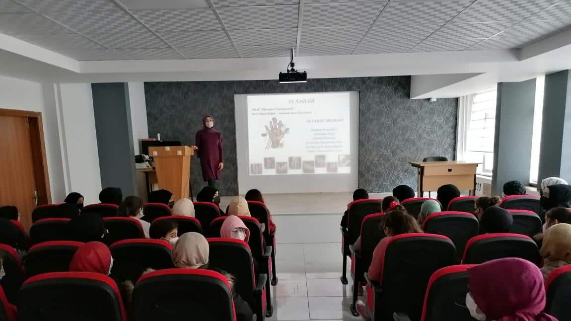 Okulumuzda Etkili Liderlik Öğretmenliğin Misyonu gibiş konularda seminer düzenlendi